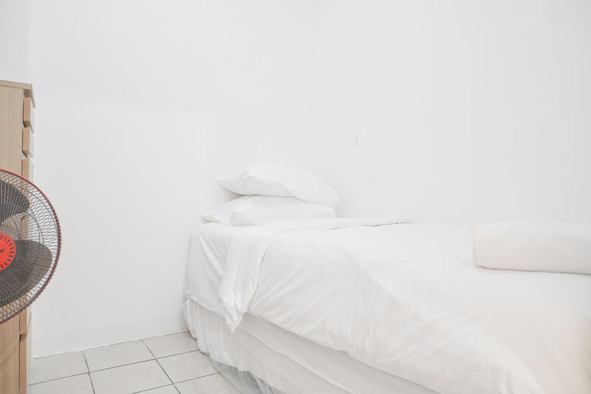 And Comfy 2br At Pramuka By Travelio